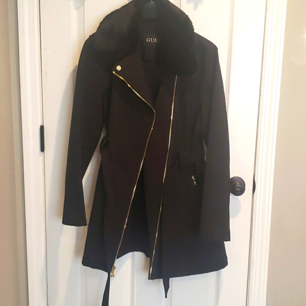 GUESS trench style coat. Black with faux fur collar. Sz-L